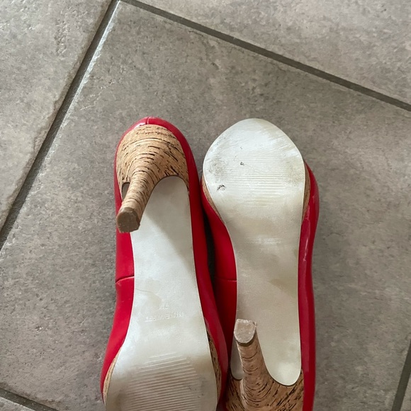 Women Heels - Picture 2 of 4